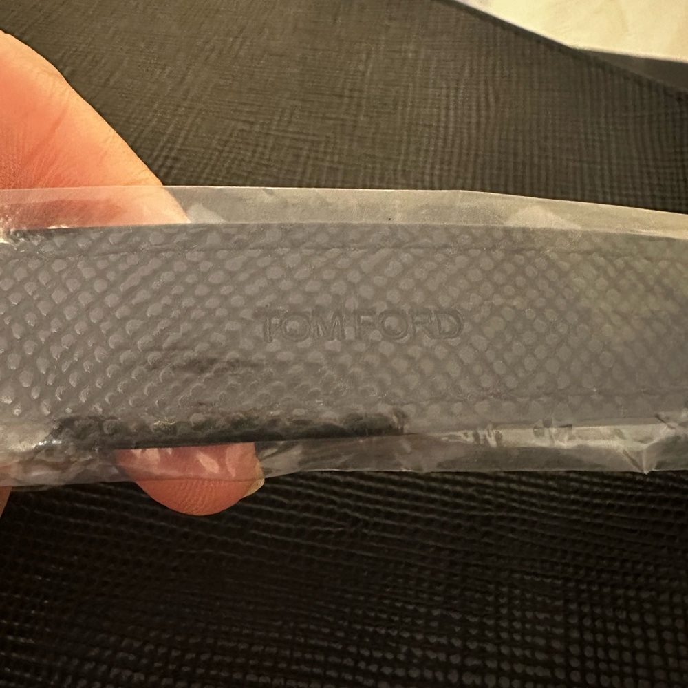 Tom Ford Beauty Black Pouch. Beauty Promotion Item (GWP) - Picture 7 of 9